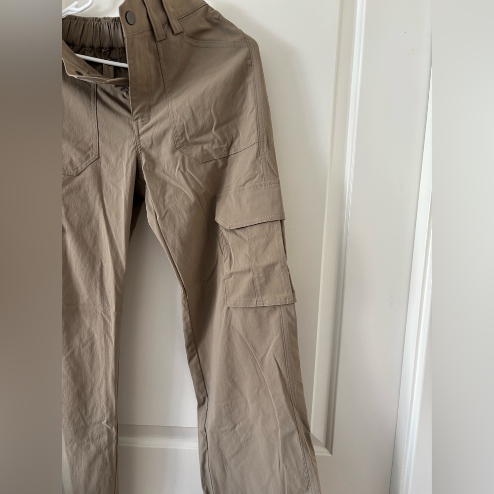 Women's Tan Cargo Pants worn once Perfect condition - Picture 6 of 8